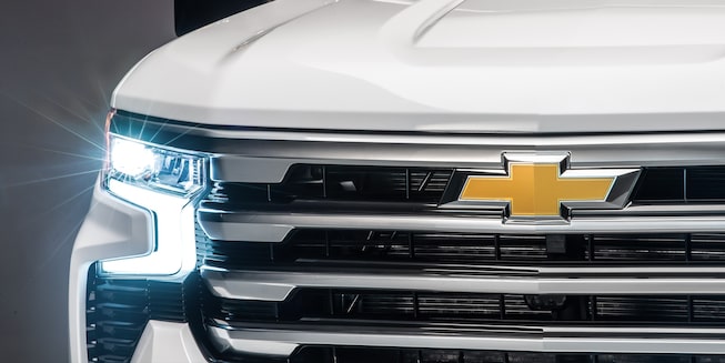 Chevrolet Silverado Z71 - Vista de luces frontales